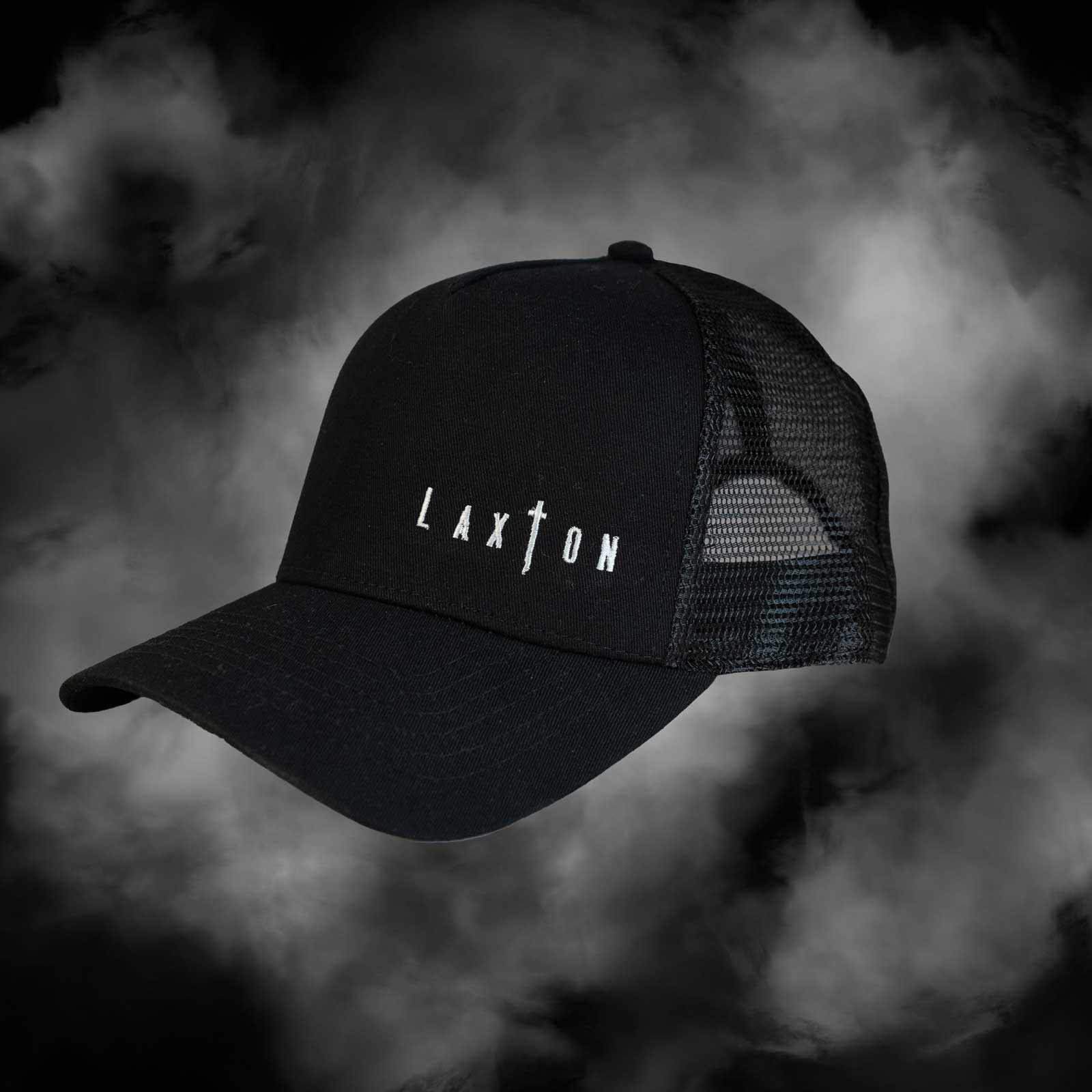 Helsvart truckerkeps med svart mesh och snapback, baksida